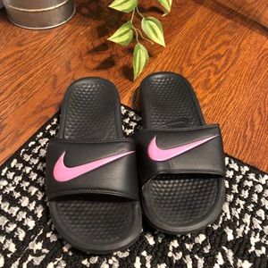 Nike slides